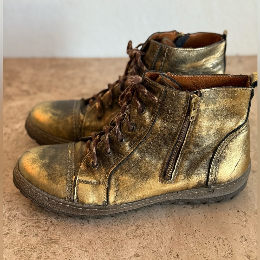 V ITALIA Gold Metallic Lace Up Short Side Zip Boots